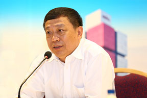 中國施工企業(yè)管理協(xié)會副秘書長李清旭出席會議并致辭