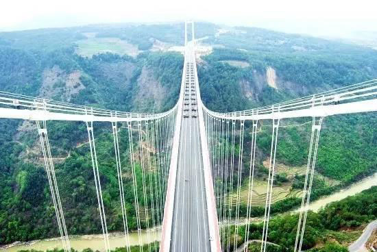 亞洲第一大橋——云南龍江特大橋正式通車