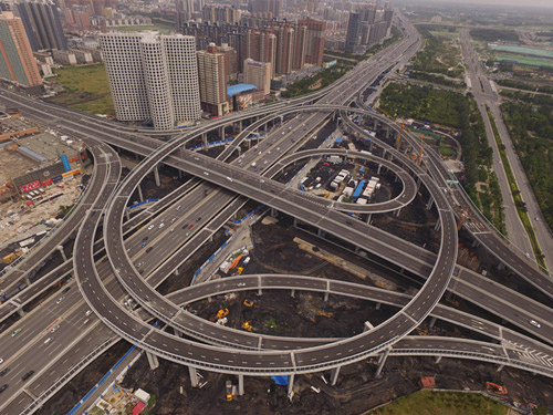 鄭州農(nóng)業(yè)路項(xiàng)目部中州大道立交橋梁全面通車