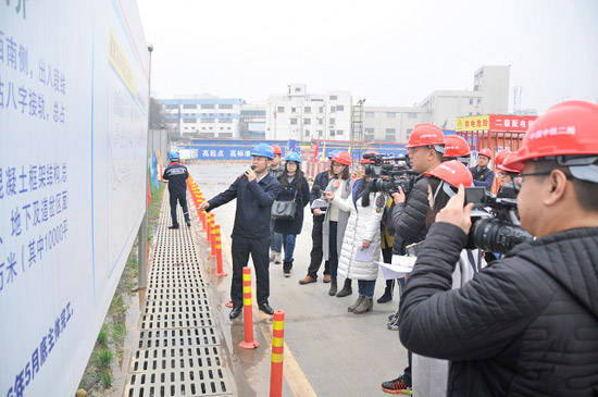 新聞媒體組團(tuán)采訪報(bào)道成都地鐵7號(hào)線崔家店停車(chē)場(chǎng)