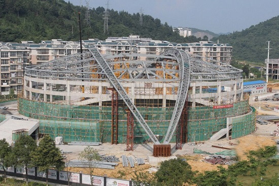 中國鐵建中鐵城建集團二公司湘西州項目“鋼鐵彩虹”合攏